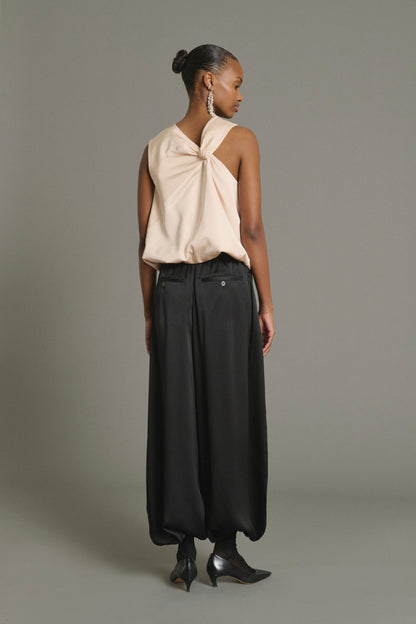 Back view of the Soeur Leopold black balloon trousers on a model