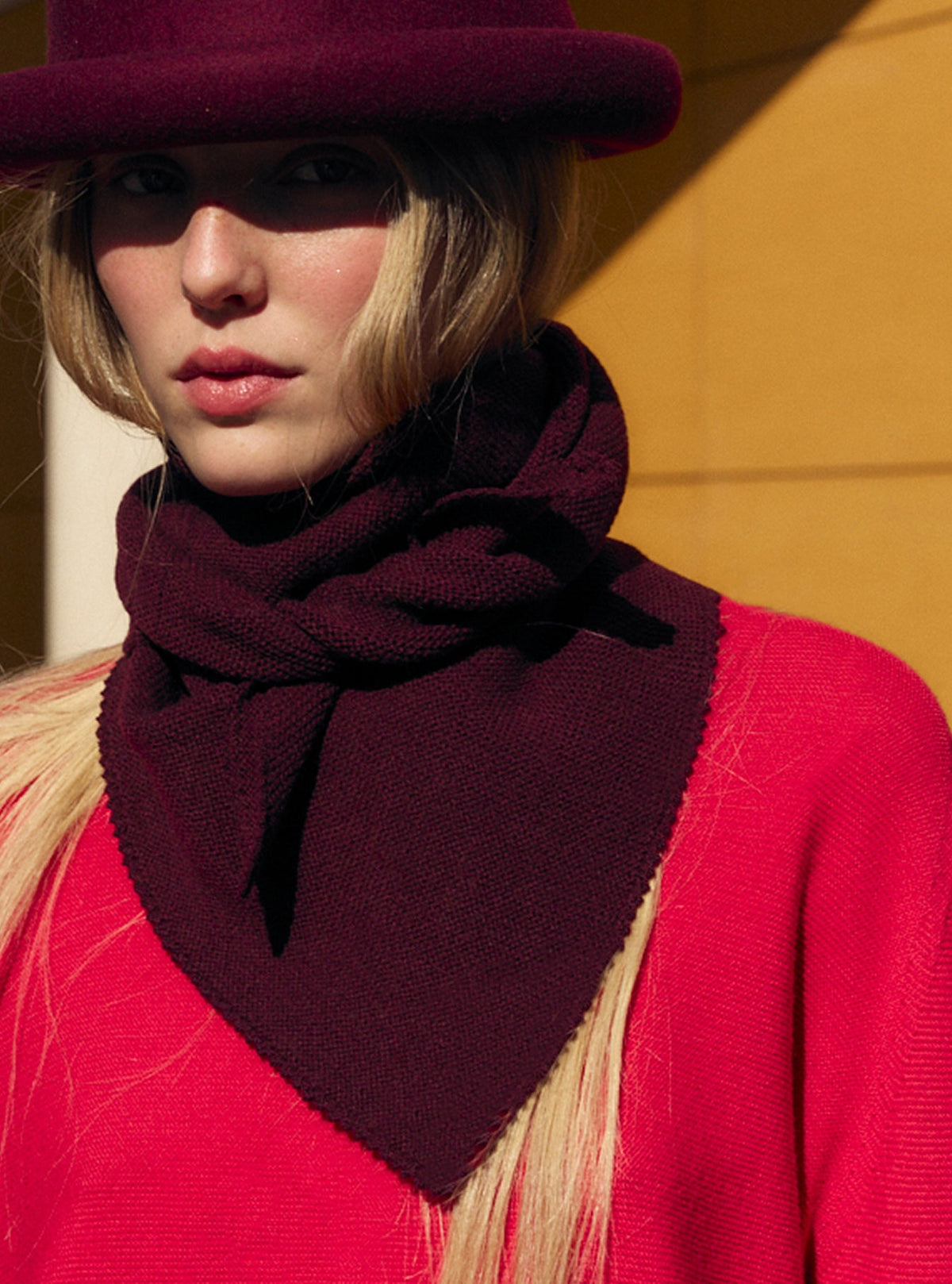 Molli Frais amaranth fine-knit scarf worn by a model, Fall/Winter 2026 campaign