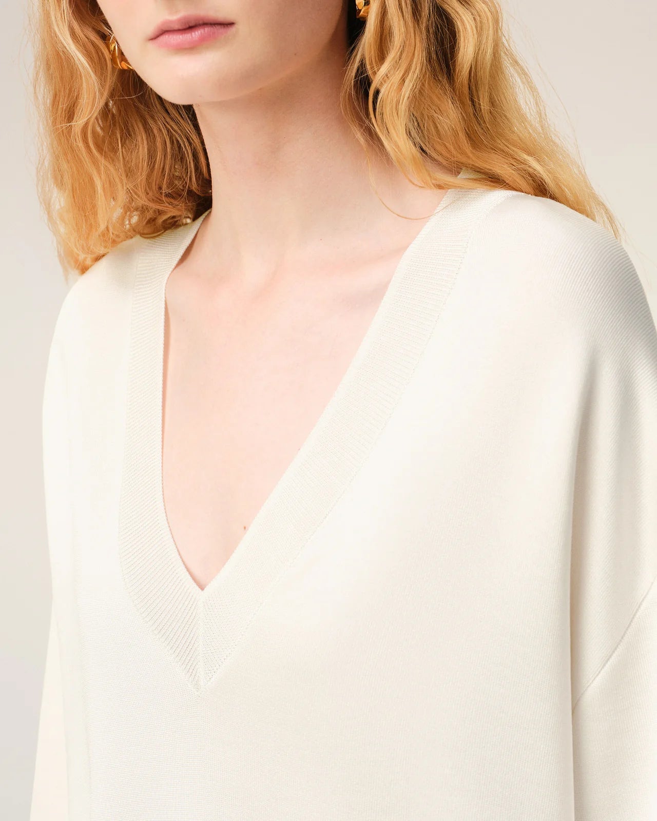 Ami White Short Sleeves V Neck Sweater Top