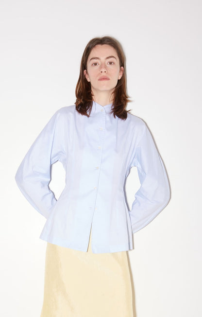 Front view of the Roseanna Charlene fitted shirt in blue cotton poplin with balloon sleeves